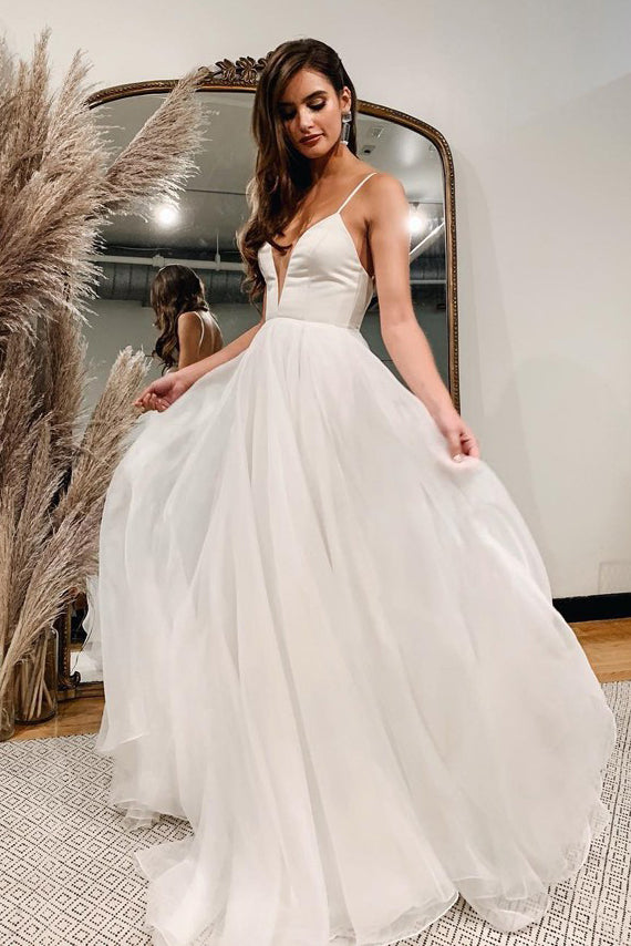 Elegant A-Line V-Neck Tulle Wedding Dress with Appliques OW493