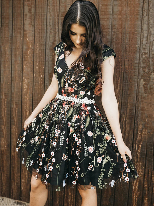Black V-Neck Embroidery Floral Short Prom Homecoming Dress With Beaded Waist OM469