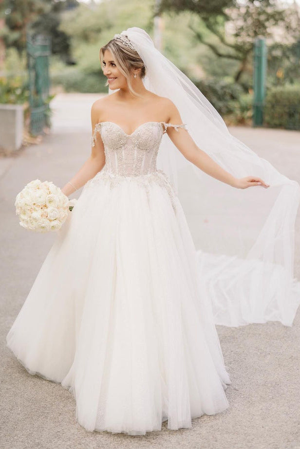 A Line Sweetheart Tulle Wedding Dresses with Beading N095
