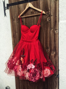 Spaghetti-straps Red Short Prom Dress 3D Applique Homecoming Dress OM322