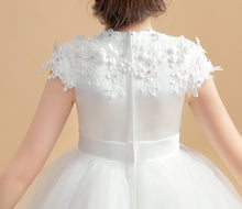 Short Sleeves Round Neck Satin Flower Girl dress With Lace Appliques