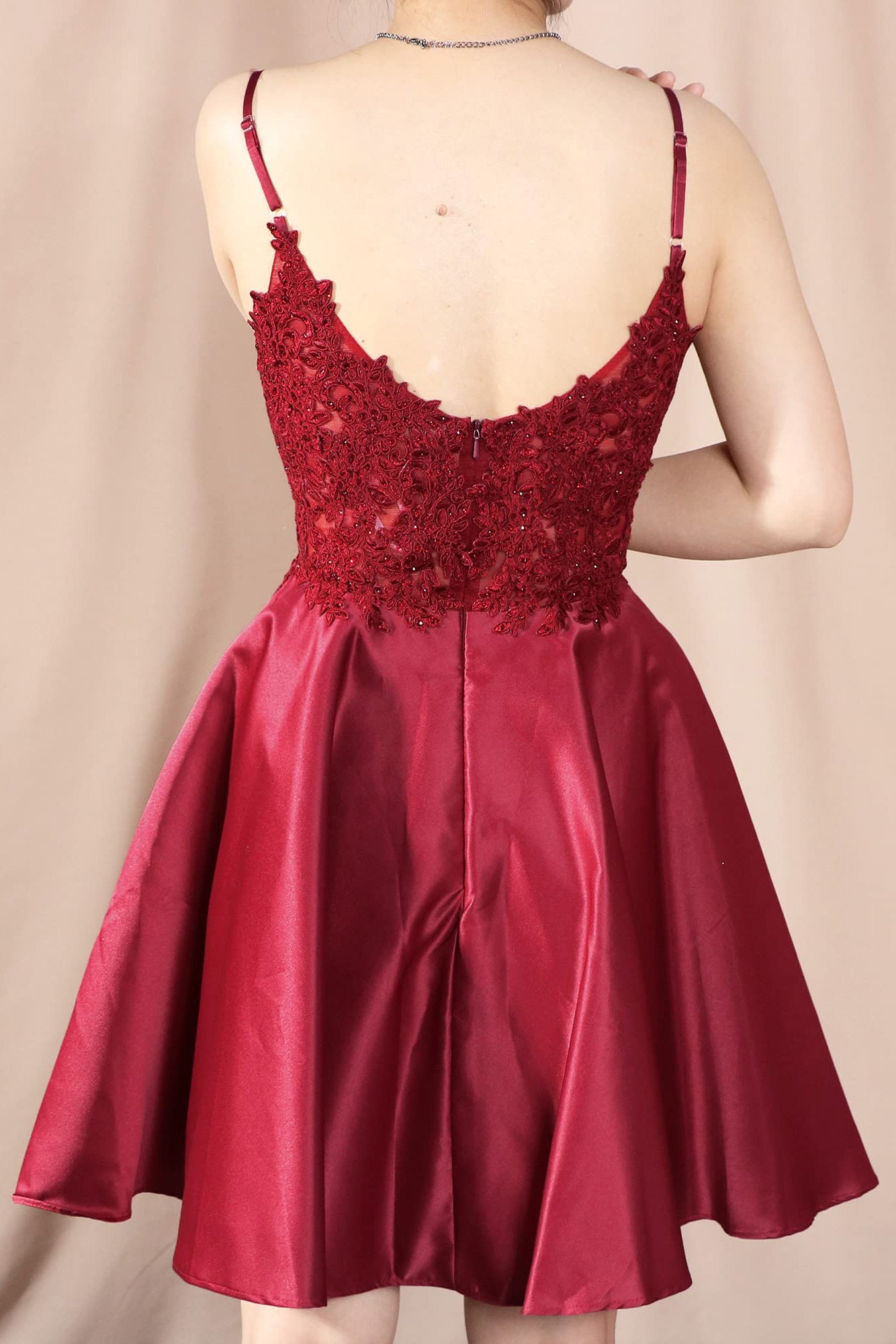 Sexy A-Line Spaghetti-Straps Satin Homecoming Dress With Appliques