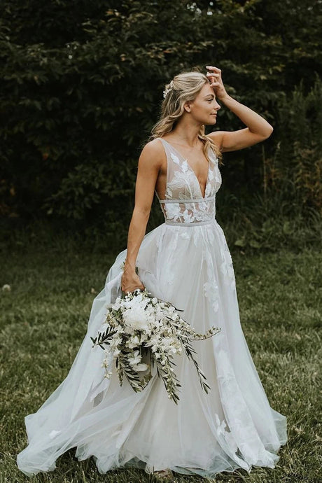 Marvelous V-neck A-line Wedding Dresses Appliques Tulle Bridal Gowns W708